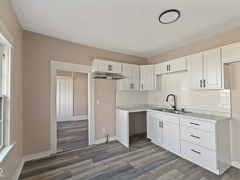 320 Lockerbie St — Photo 17