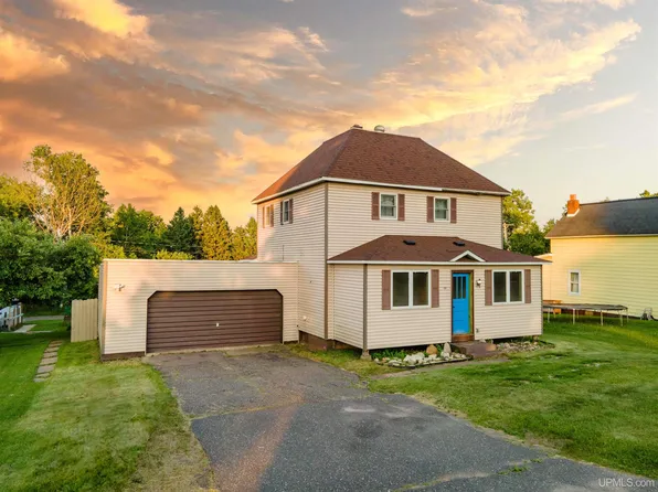 813 Harding Ave, Iron River, MI 49935