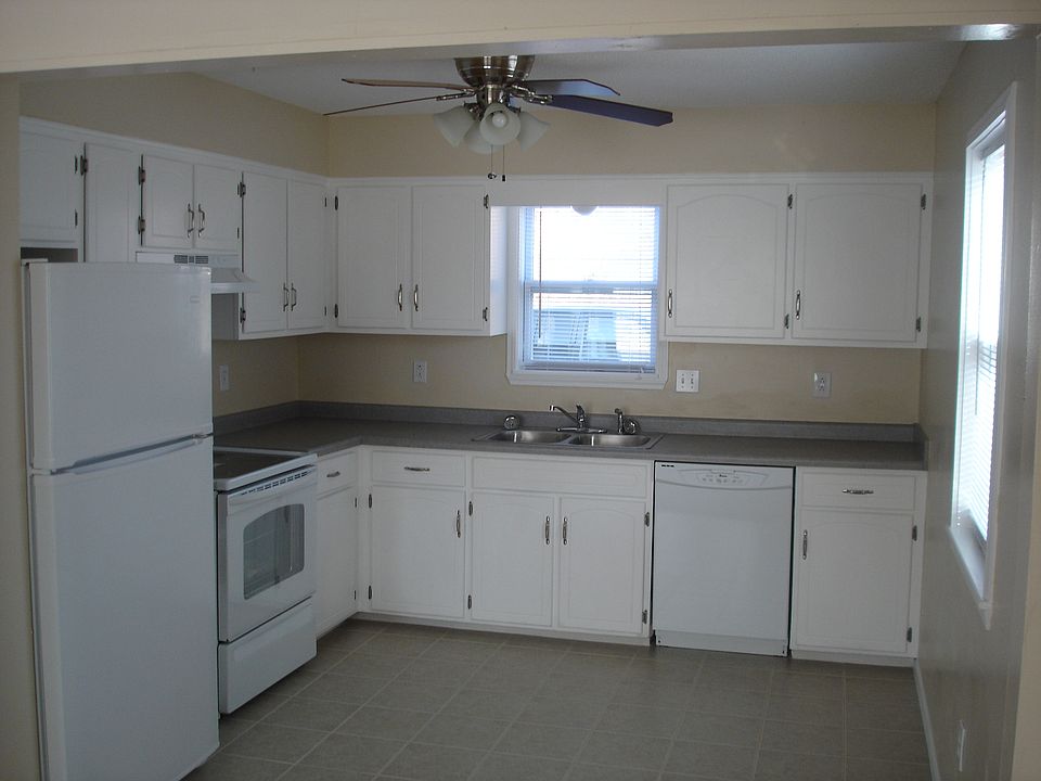 2nd image of 1729 Lawrence Ave APT C