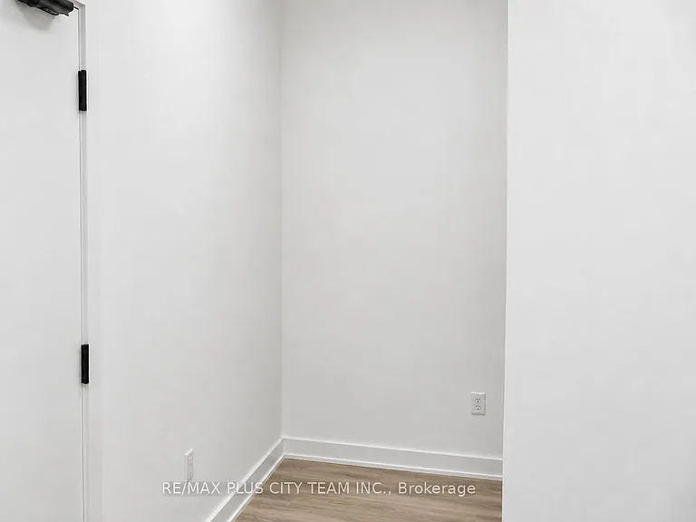 1185 Dupont St #913 — Photo 9