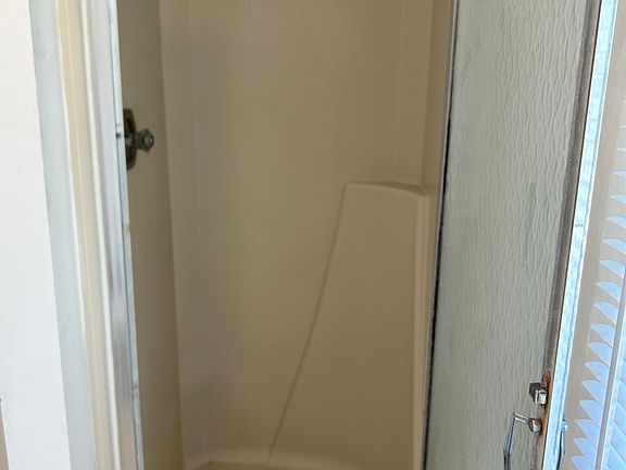 4th image of 420 W Ash St