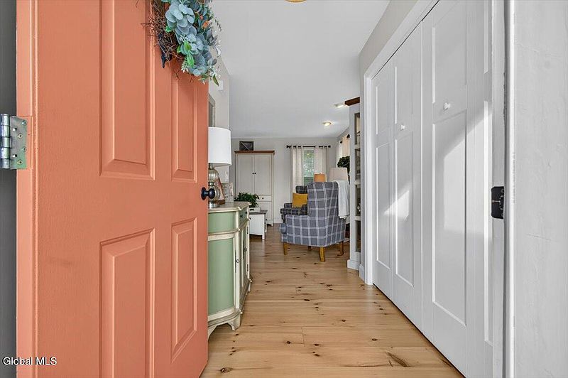 3rd image of 1 Erie Court