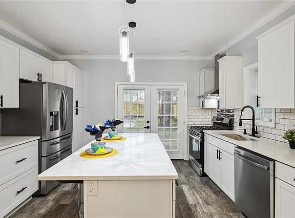 3rd image of 3427 S Benton Ave