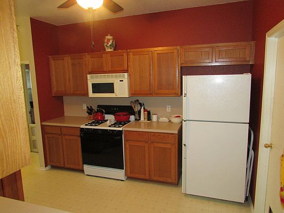 Kitchen cooking area