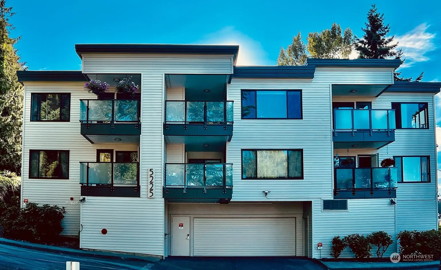 5225 50th Avenue NE #207 photo 1