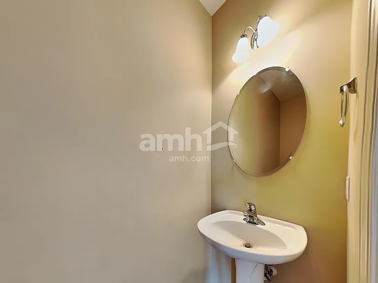 808 Bindon Ln — Photo 11
