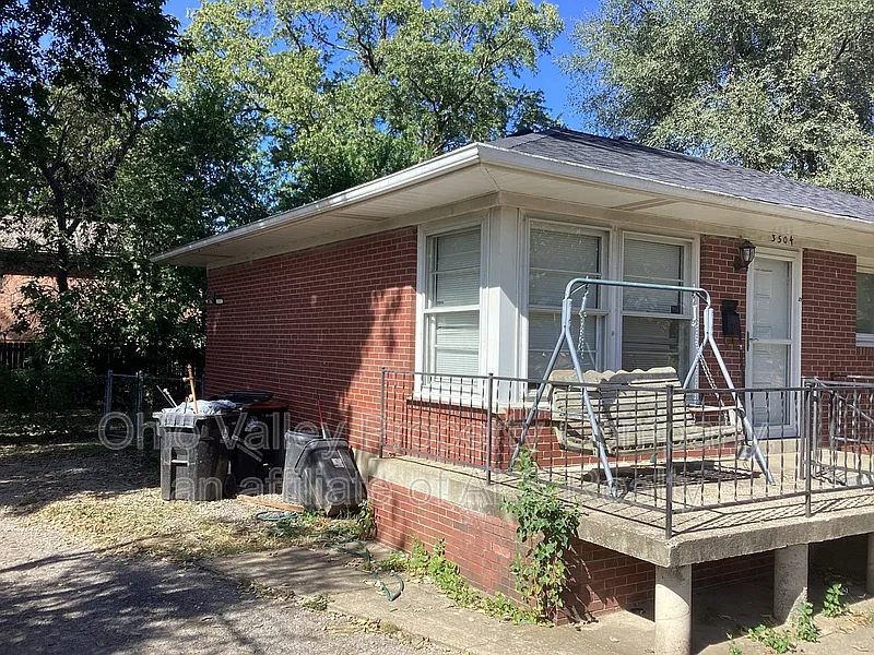 3 bed, 1.0 bath, 1080 sqft, $1,525 — Photo 3