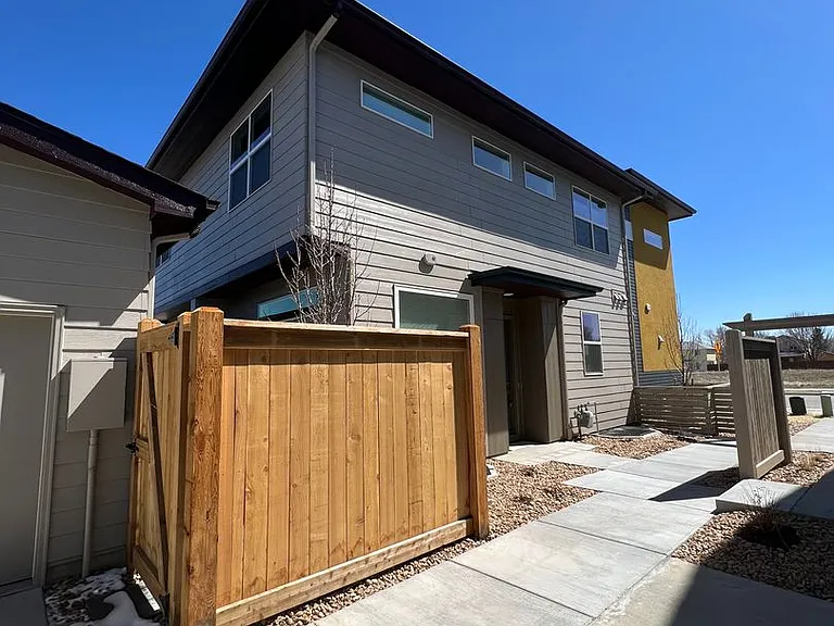 751 Cristo Ln #B — Photo 2