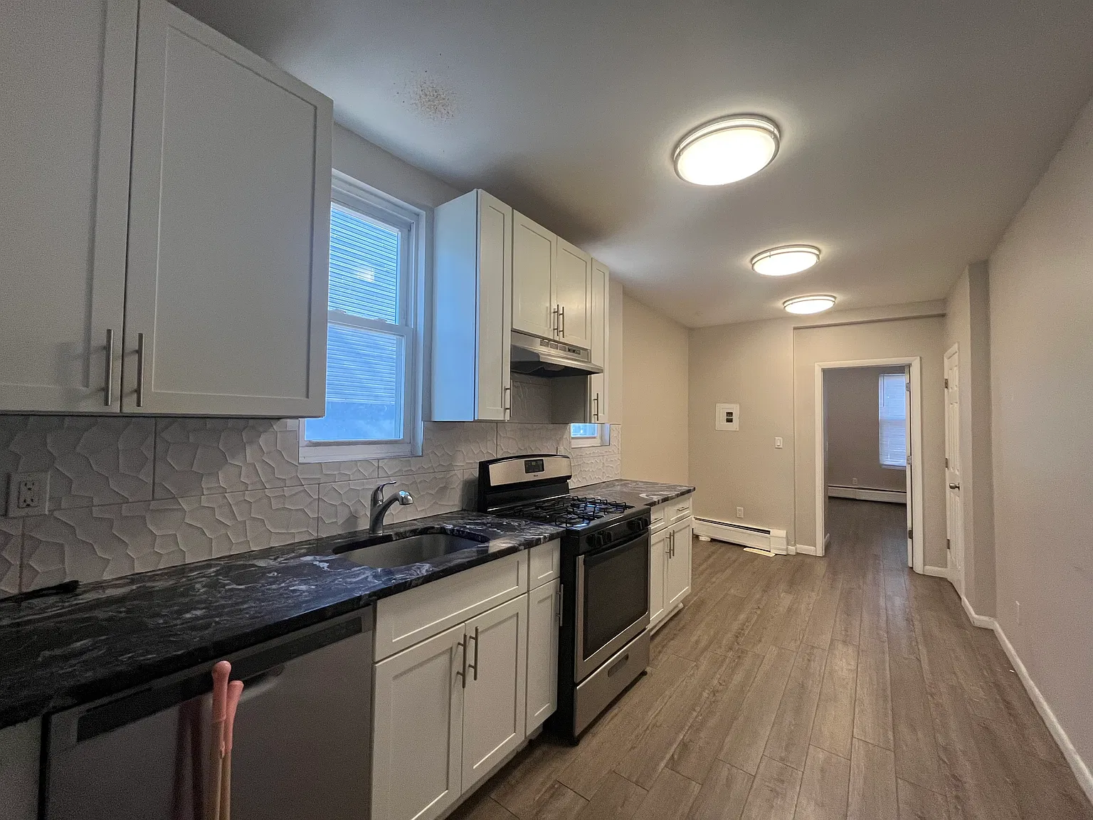 2 bed, 800 sqft, $1,875 — Photo 1