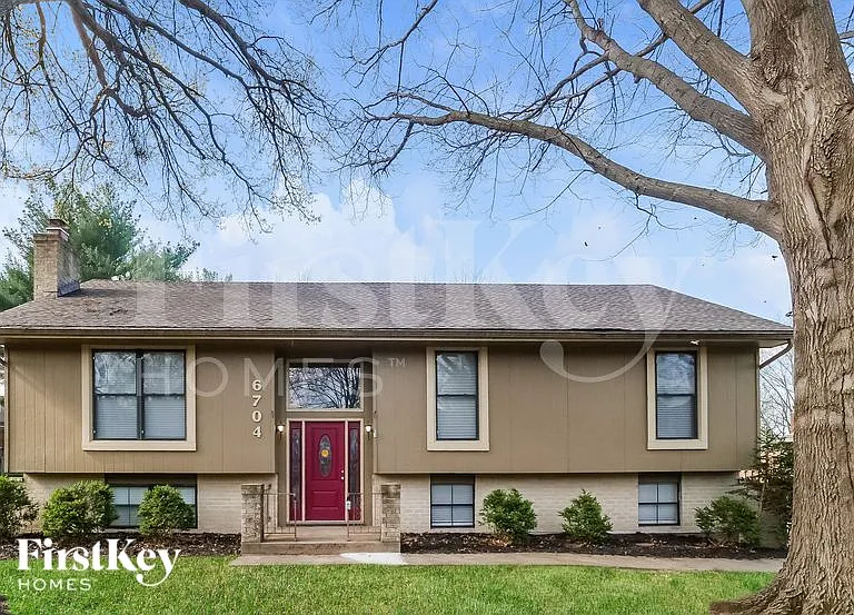 6704 NW Mirror Lake Ter — Photo 1