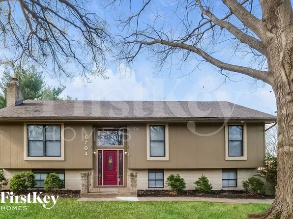 6704 NW Mirror Lake Ter, Kansas City, MO 64152