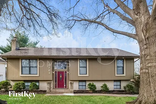 6704 NW Mirror Lake Ter Photo 1