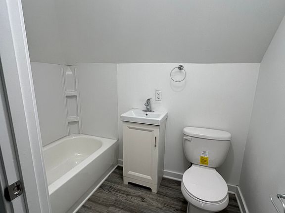 3rd image of 3902 Elm St APT 3