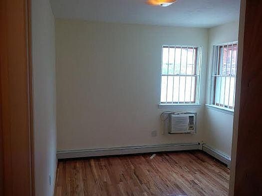 5th image of 218 Bay 31 St