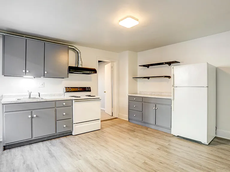 819 Columbia Ave #4 — Photo 8