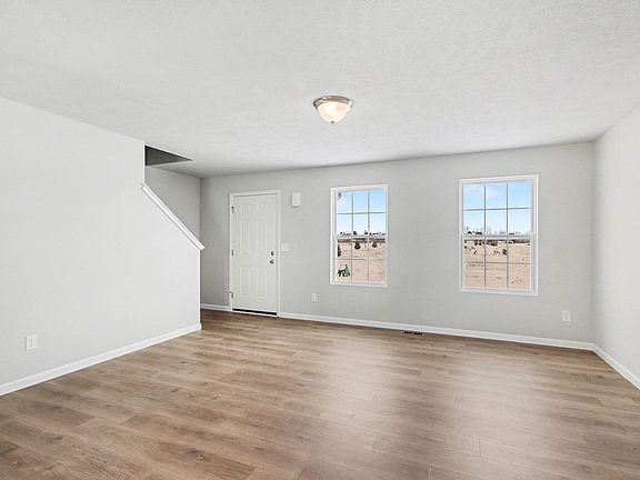 3rd image of 1045 Foxglove Ave