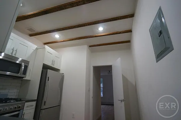 Rented by EXR | media 10