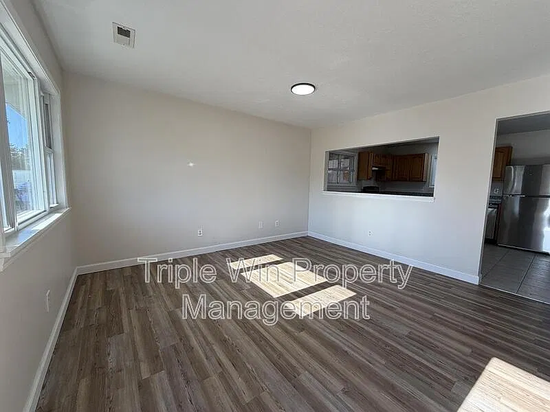 3 bed, 1.5 bath, 960 sqft, $1,495 — Photo 3