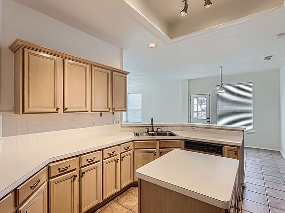 4th image of 306 Burkwood Ln