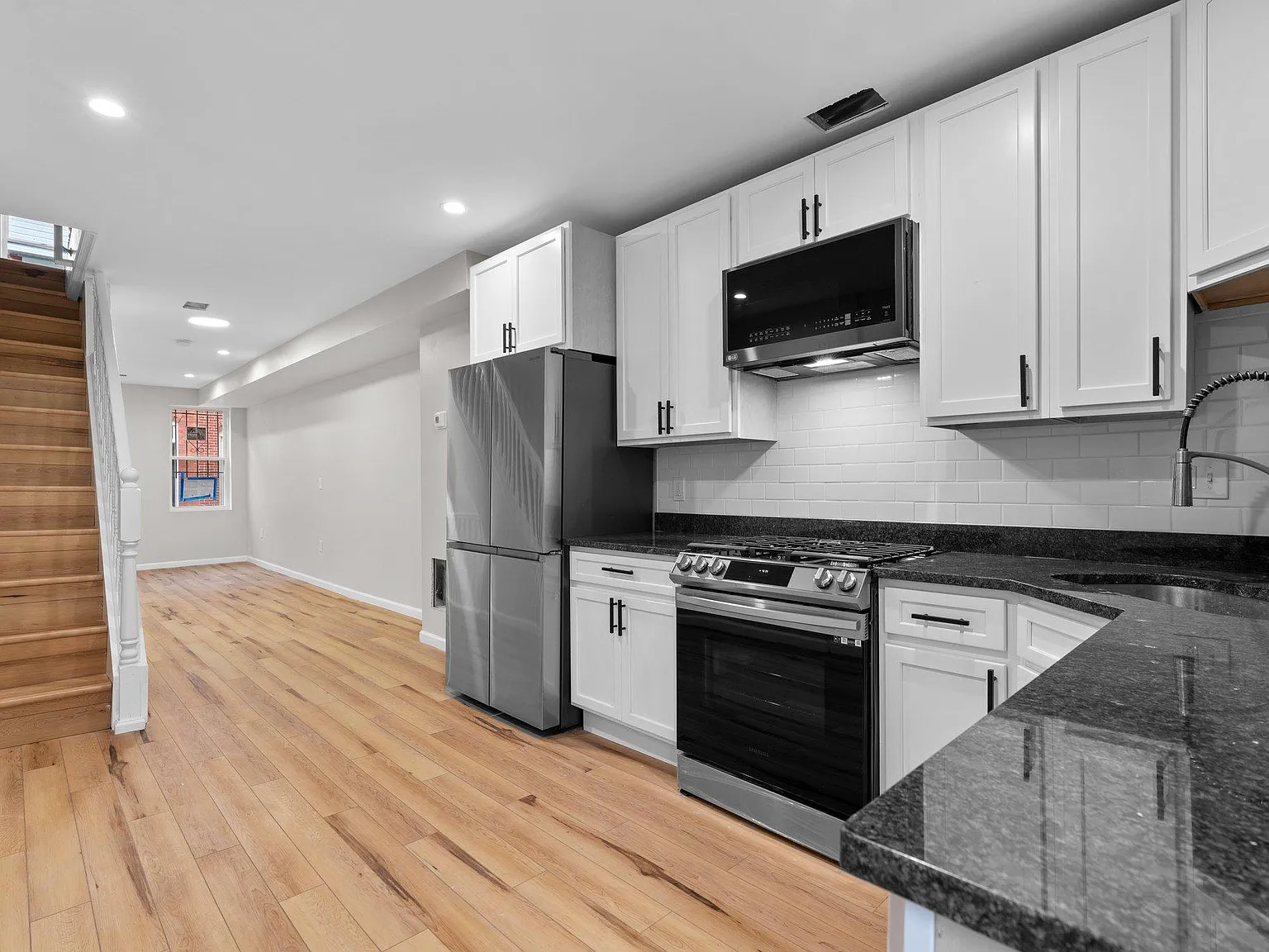 4 bed, 1200 sqft, $2,350 — Photo 2