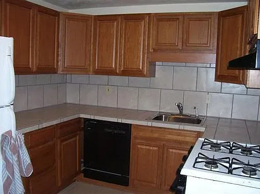 3 bed, 1.0 bath, 1675 sqft, $3,200 — Photo 4
