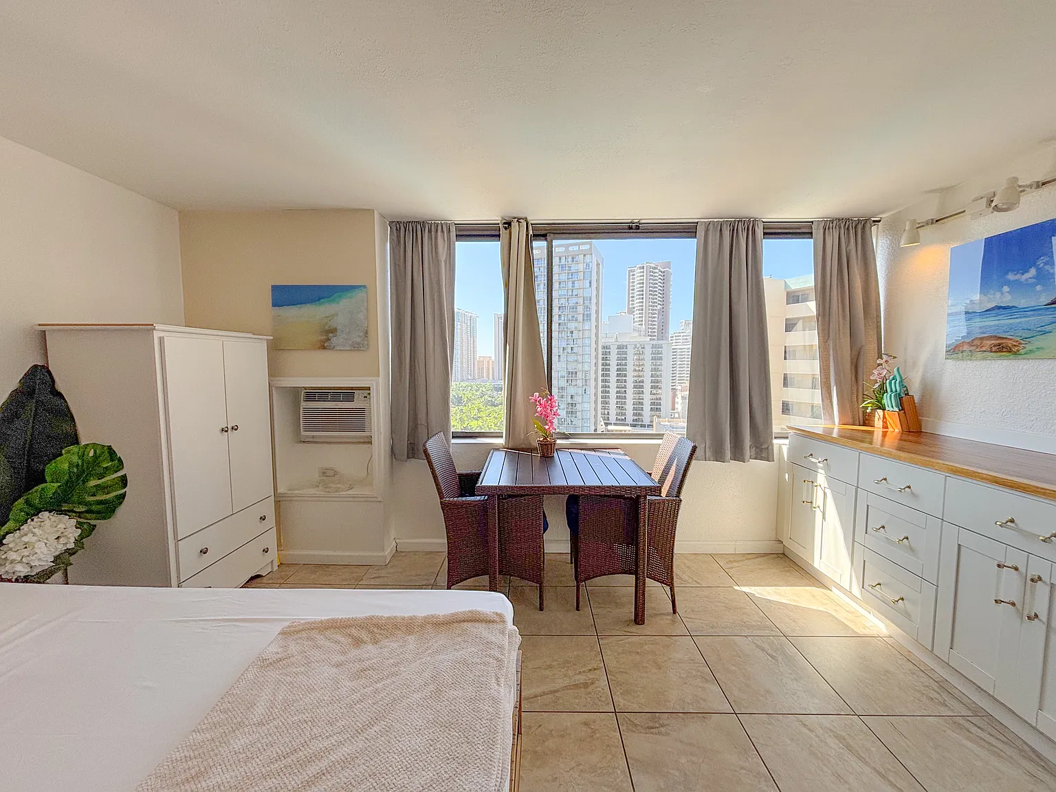 Studio, 225 sqft, $1,900 — Photo 3