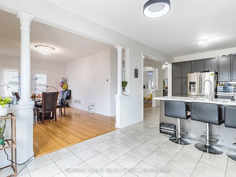 110 Banbridge Cres — Photo 11