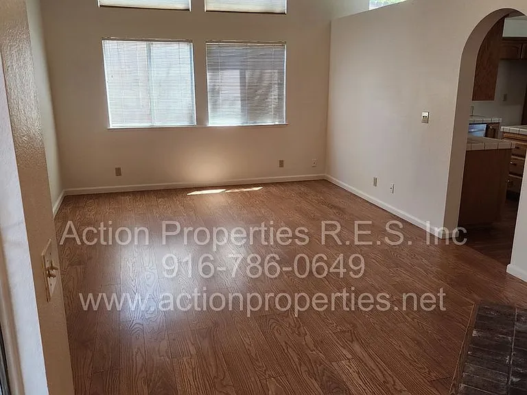 1417 Hurlston Way — Photo 36