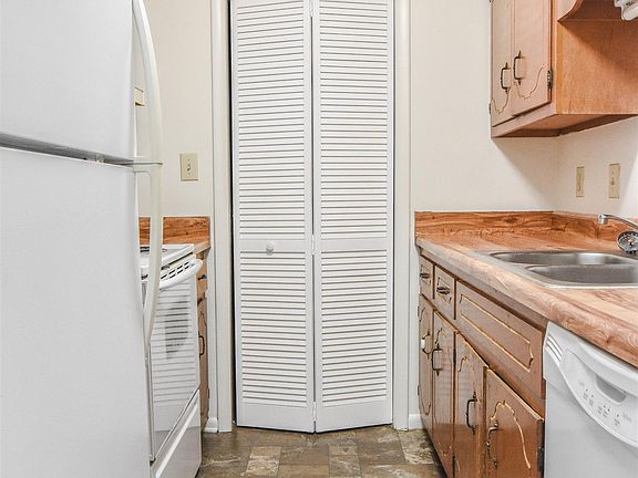 5th image of 111 Bennett Dr APT 4