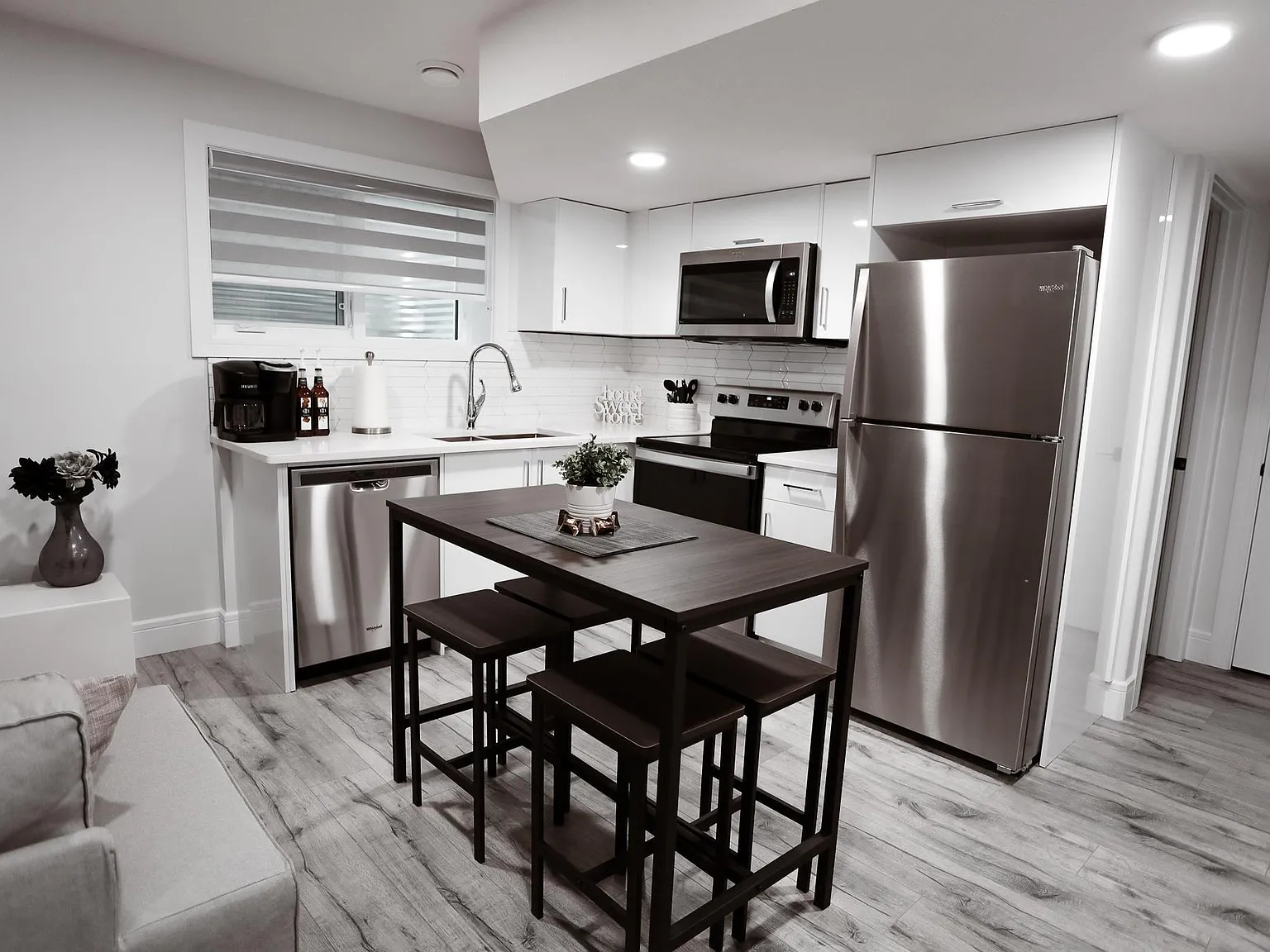 2 bed, 1.0 bath, 864 sqft, $1,700 — Photo 1