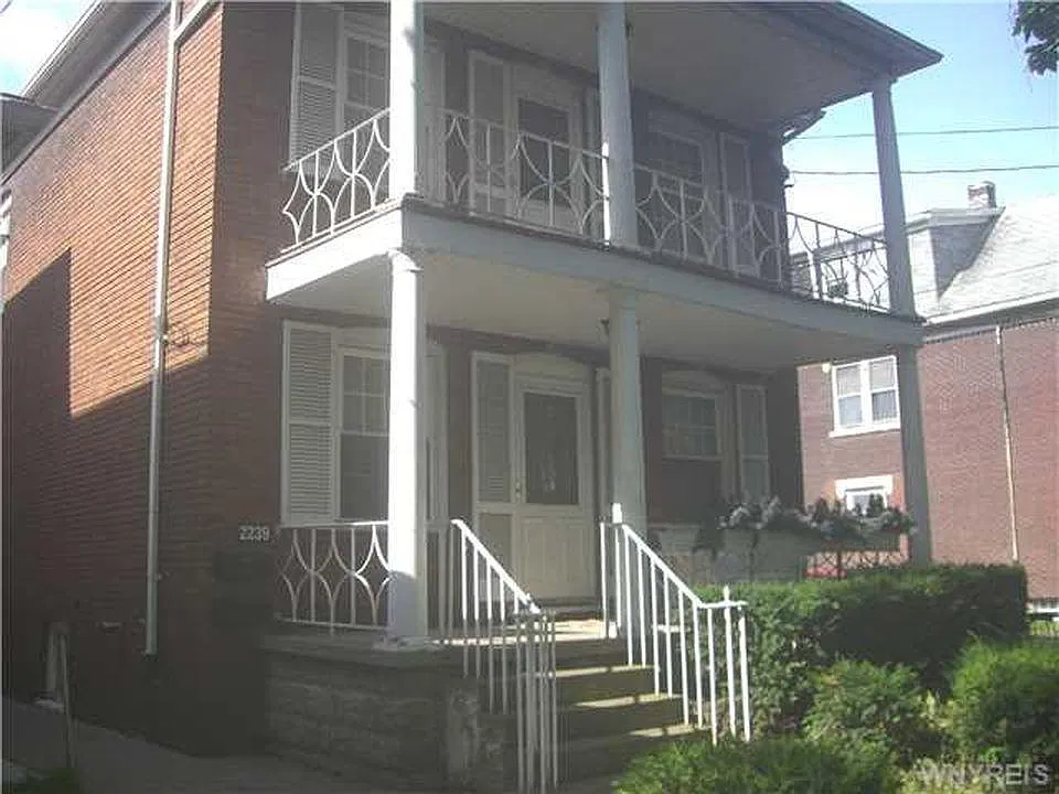 2 bed, 920 sqft, $1,200 — Photo 1
