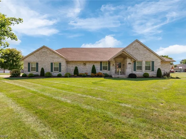 2644 Canaan Dr, Uniontown, OH 44685