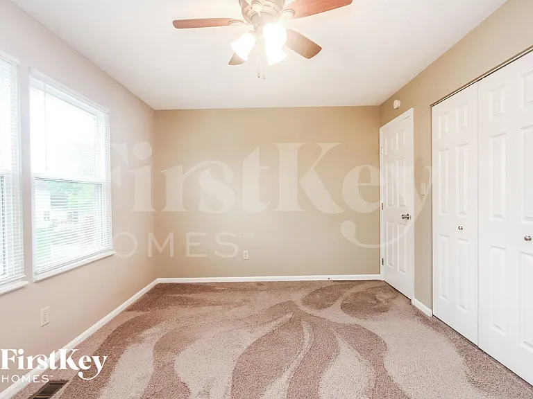 1433 Hunters Ln — Photo 9