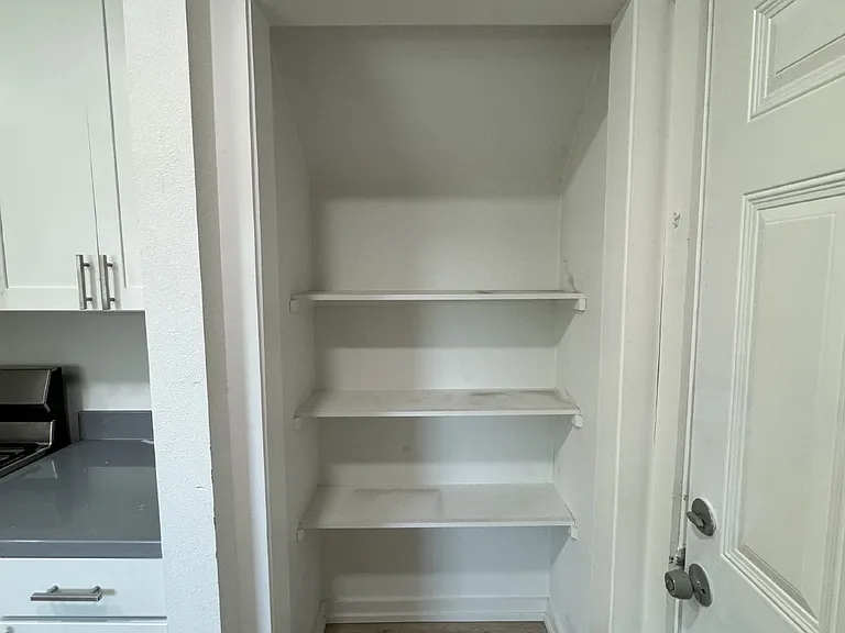700 Hines Ave — Photo 5