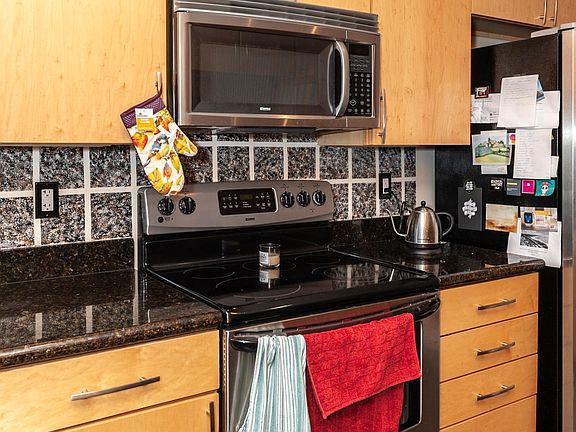 3rd image of 836 W Pennsylvania Ave APT 306