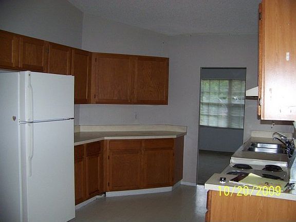 3rd image of 823 Underhill Ave SE