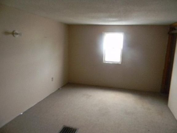 4th image of 111 Van Horne Ave