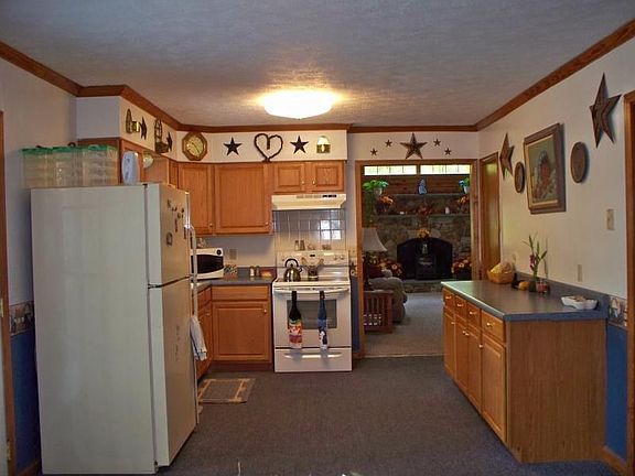 3rd image of 16 New Myrtle Dr
