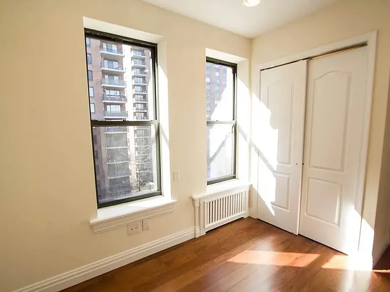 2 Manhattan Ave #10 — Photo 3