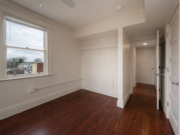 1740 Brewster Ave — Photo 29