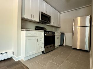 7300 N Ridge Blvd #202, Chicago, IL 60645