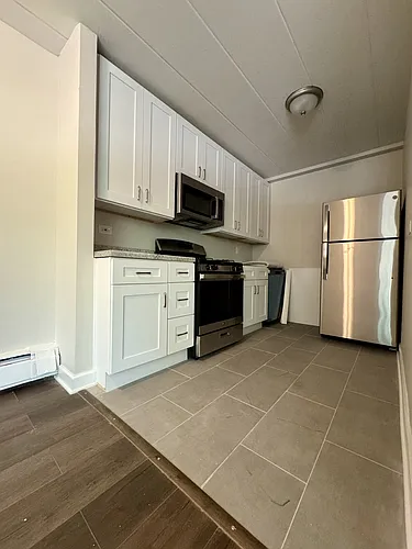 7300 N Ridge Blvd #205 Photo 1