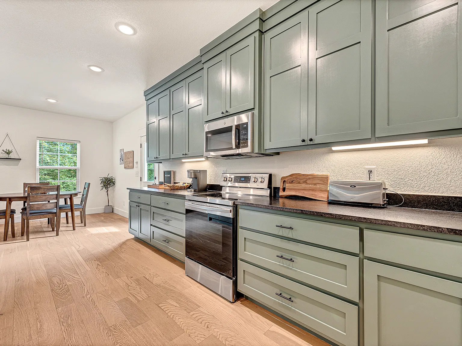 3 bed, 2.5 bath, 1524 sqft, $2,500 — Photo 4