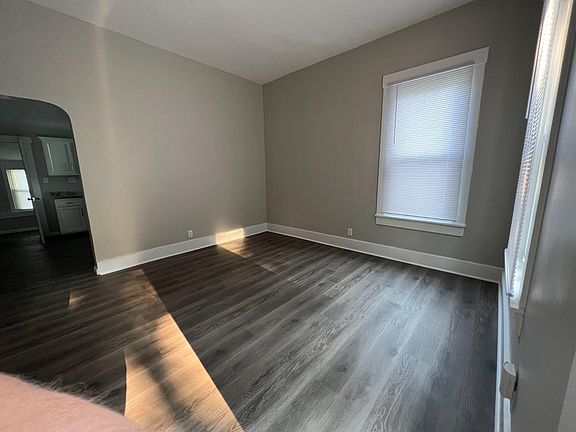 2nd image of 5342 N Vine St