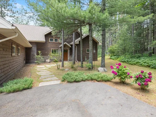 7199 Ely Lake Dr, Eveleth, MN 55734