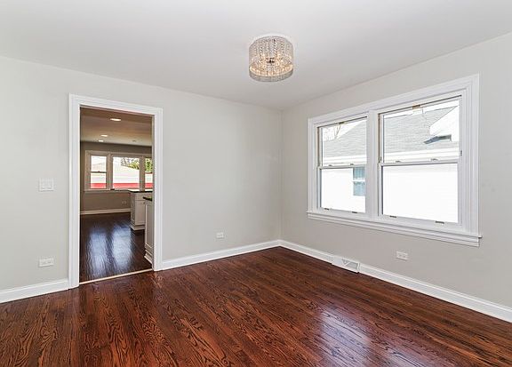 3rd image of 1080 Prairie Ave