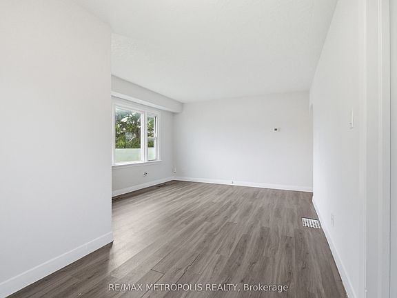 3rd image of 148 Winchester Rd E