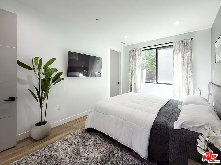 13354 Beach Ave — Photo 11