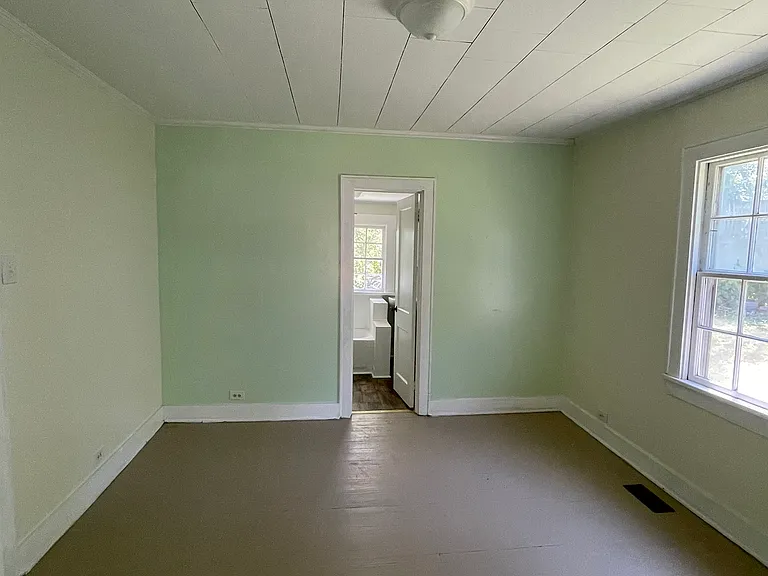 313 Jackson St — Photo 6