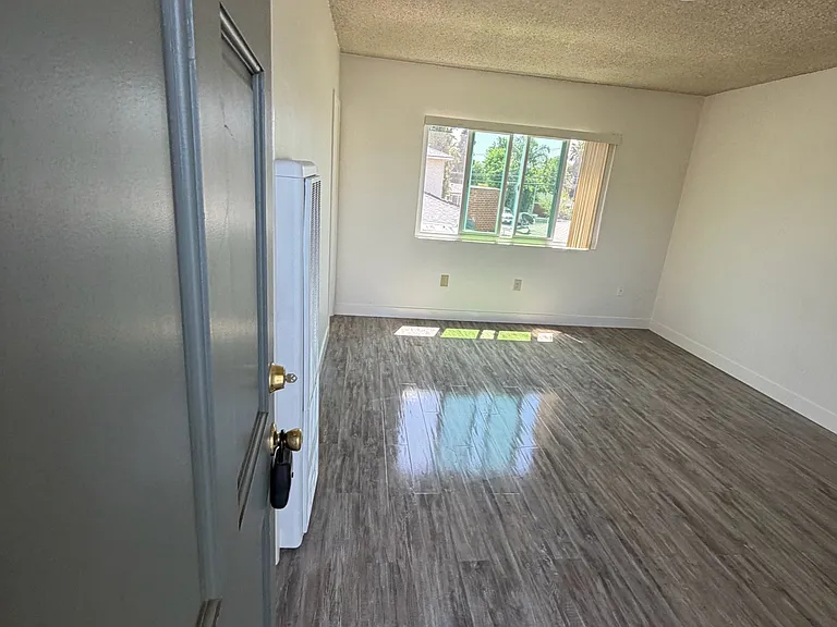 318 W Artesia St #6 — Photo 3